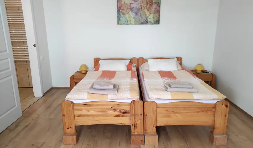 Montana Vend�gh�z Balatonederics - Kedvezm�nyes �r csal�dok r�sz�reak (1 �jt�l)