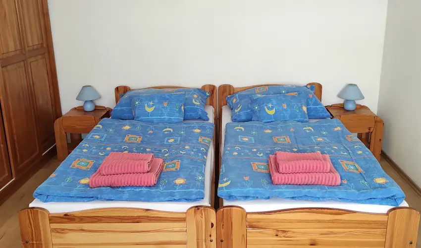 Montana Vend�gh�z Balatonederics - Kedvezm�nyes �r csal�dok r�sz�reak (1 �jt�l)