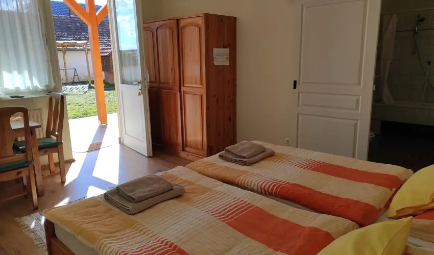 Montana Vend�gh�z Balatonederics - Kedvezm�nyes �r csal�dok r�sz�reak (1 �jt�l)