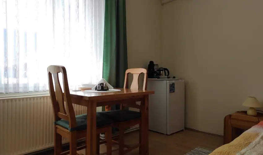 Montana Vend�gh�z Balatonederics - Kedvezm�nyes �r csal�dok r�sz�reak (1 �jt�l)