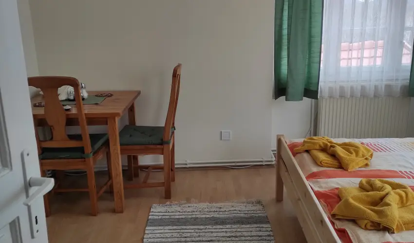 Montana Vend�gh�z Balatonederics - Kedvezm�nyes �r csal�dok r�sz�reak (1 �jt�l)