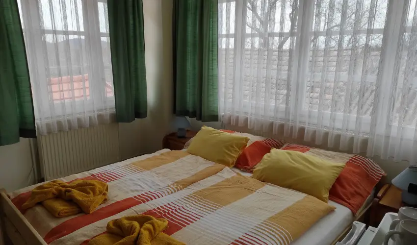 Montana Vend�gh�z Balatonederics - Kedvezm�nyes �r csal�dok r�sz�reak (1 �jt�l)