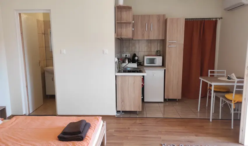 Montana Vend�gh�z Balatonederics - Kedvezm�nyes �r csal�dok r�sz�reak (1 �jt�l)