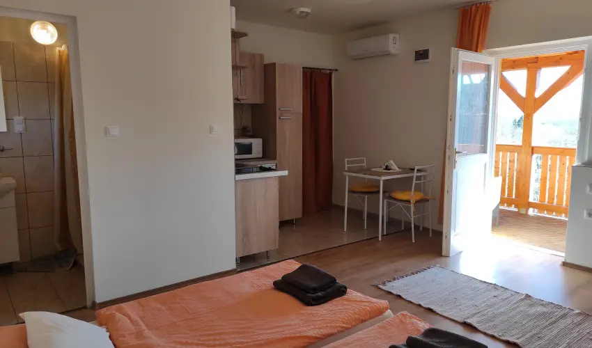 Montana Vend�gh�z Balatonederics - Kedvezm�nyes �r csal�dok r�sz�reak (1 �jt�l)