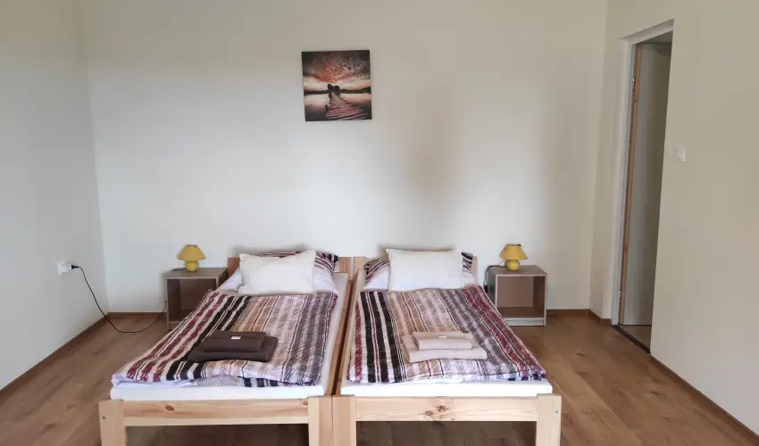 Montana Vend�gh�z Balatonederics - Kedvezm�nyes �r csal�dok r�sz�reak (1 �jt�l)