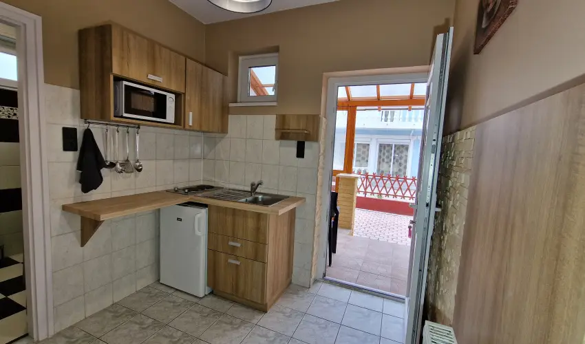 Napsug�r Apartmanh�z Si�fok - Kedvezm�nyes �r csal�dok r�sz�reak (1 �jt�l)