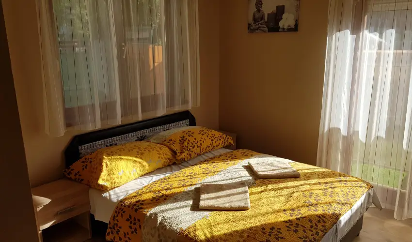 Napsug�r Apartmanh�z Si�fok - Kedvezm�nyes �r csal�dok r�sz�reak (1 �jt�l)