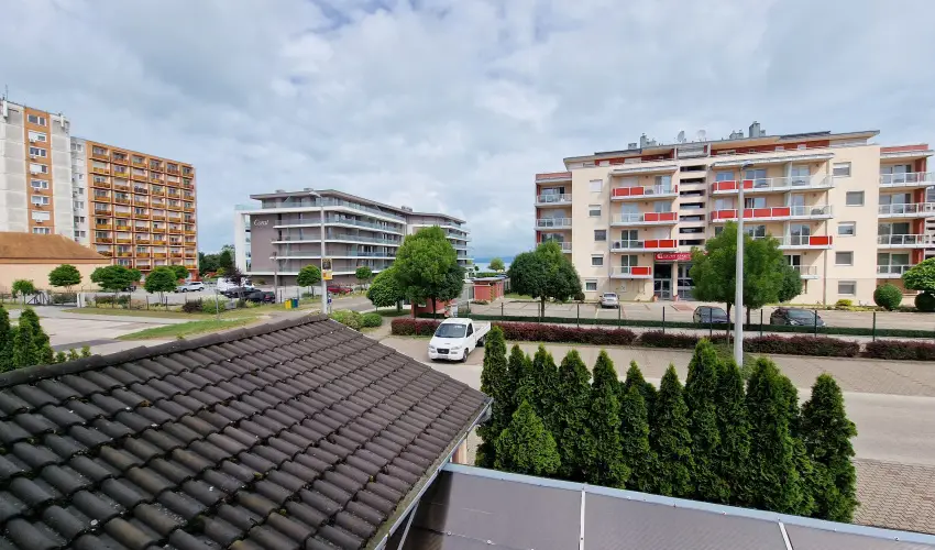 Napsug�r Apartmanh�z Si�fok - Kedvezm�nyes �r csal�dok r�sz�reak (1 �jt�l)