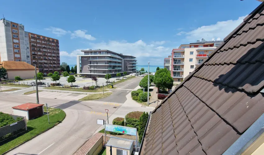 Napsug�r Apartmanh�z Si�fok - Kedvezm�nyes �r csal�dok r�sz�reak (1 �jt�l)