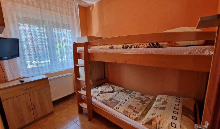 Napsug�r Apartmanh�z Si�fok - Kedvezm�nyes �r csal�dok r�sz�reak (1 �jt�l)