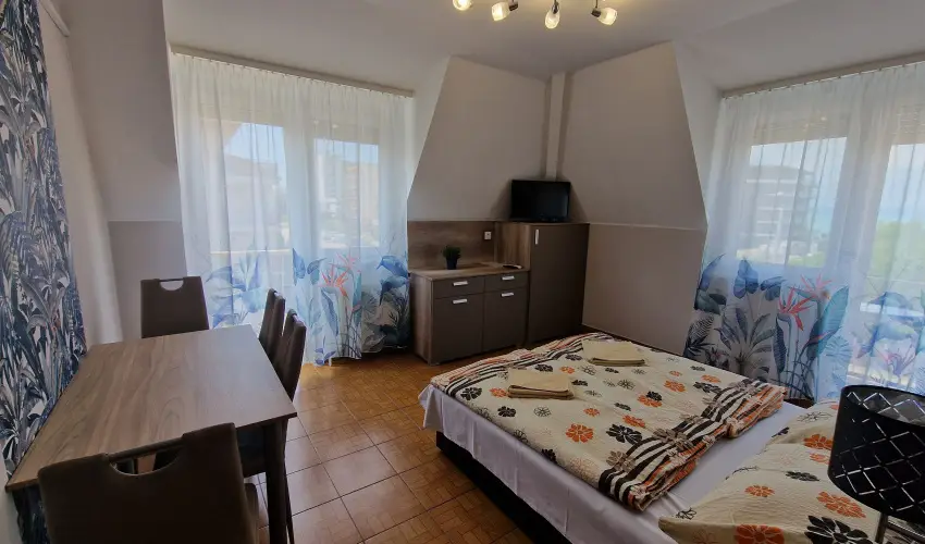 Napsug�r Apartmanh�z Si�fok - Kedvezm�nyes �r csal�dok r�sz�reak (1 �jt�l)