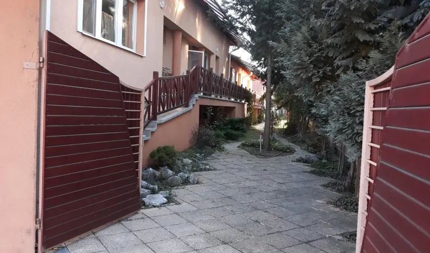 Napsugr Kenzy Lux Apartman Vendghzak Hajdszoboszl - Pihens Hajdszoboszln