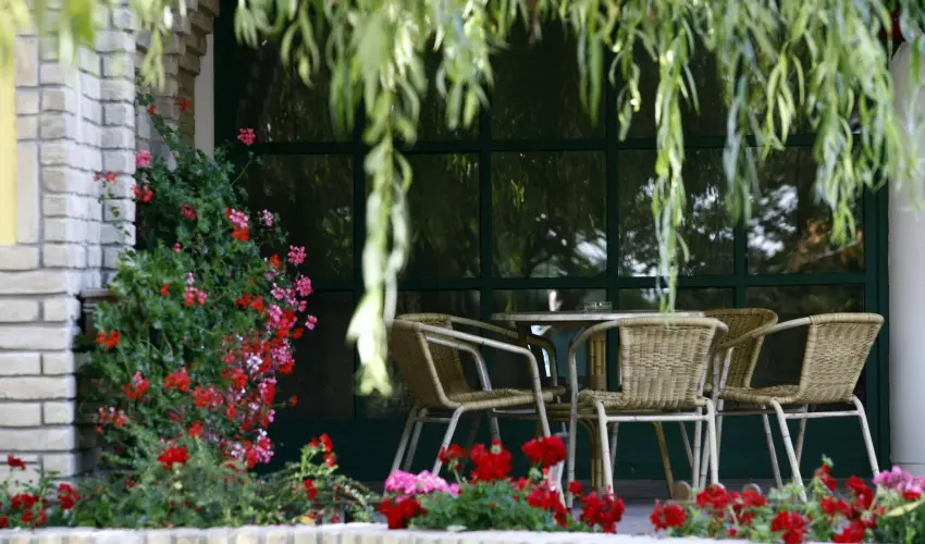 Nyerges Hotel Term�l Monor - Kedvezm�nyes �r csal�dok r�sz�re reggelivel (1 �jt�l)