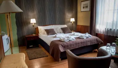 Nyerges Hotel Term�l Monor