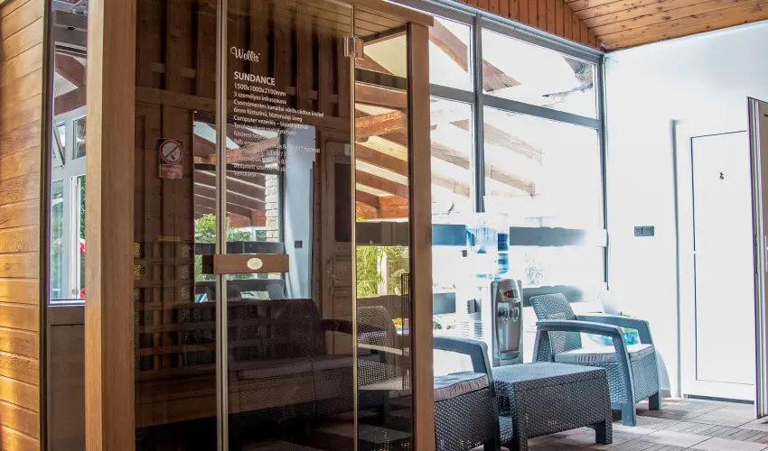 Nyerges Hotel Term�l Monor - Kedvezm�nyes �r csal�dok r�sz�re reggelivel (1 �jt�l)