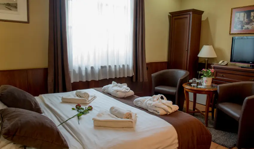 Nyerges Hotel Term�l Monor - Kedvezm�nyes �r csal�dok r�sz�re reggelivel (1 �jt�l)