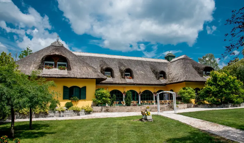 Nyerges Hotel Term�l Monor - Kedvezm�nyes �r csal�dok r�sz�re reggelivel (1 �jt�l)