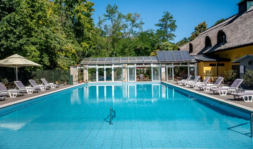 Nyerges Hotel Term�l Monor - Kedvezm�nyes �r csal�dok r�sz�re reggelivel (1 �jt�l)