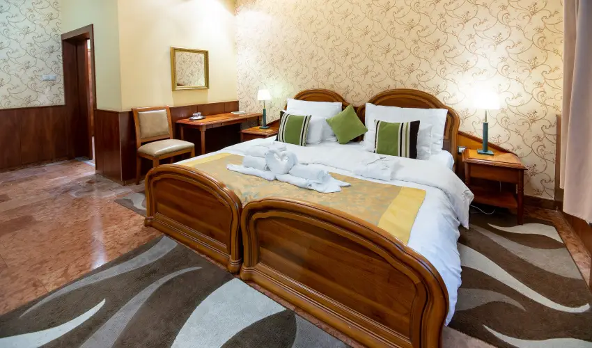 Nyerges Hotel Term�l Monor - Kedvezm�nyes �r csal�dok r�sz�re reggelivel (1 �jt�l)