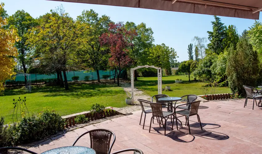 Nyerges Hotel Term�l Monor - Kedvezm�nyes �r csal�dok r�sz�re reggelivel (1 �jt�l)