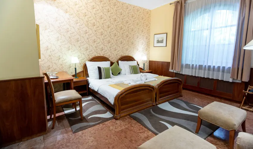 Nyerges Hotel Term�l Monor - Kedvezm�nyes �r csal�dok r�sz�re reggelivel (1 �jt�l)