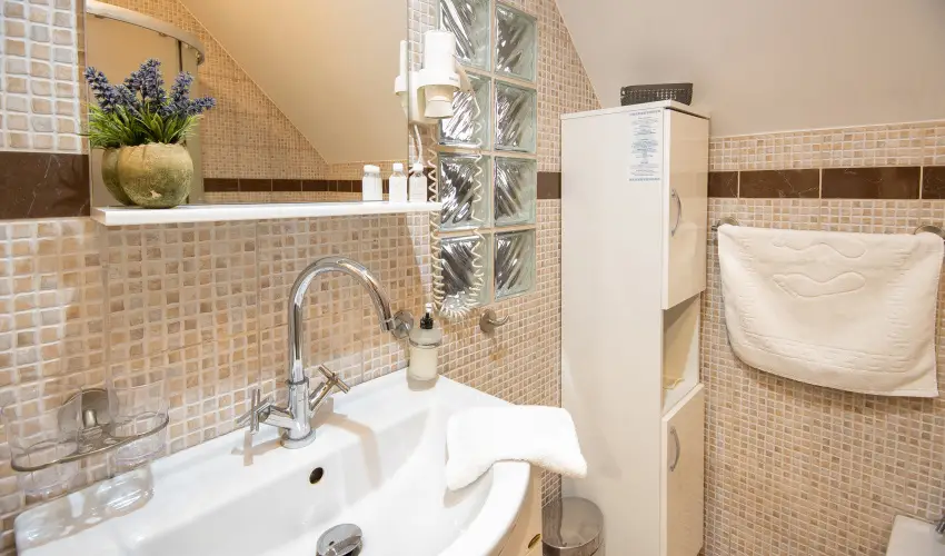 Nyerges Hotel Term�l Monor - Kedvezm�nyes �r csal�dok r�sz�re reggelivel (1 �jt�l)