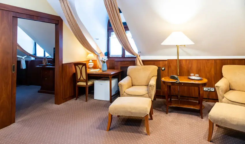 Nyerges Hotel Term�l Monor - Kedvezm�nyes �r csal�dok r�sz�re reggelivel (1 �jt�l)