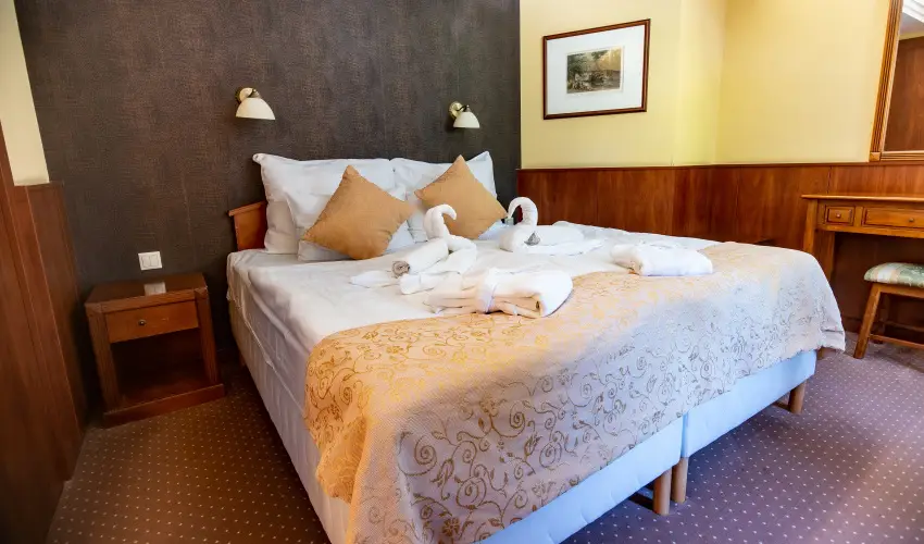 Nyerges Hotel Term�l Monor - Kedvezm�nyes �r csal�dok r�sz�re reggelivel (1 �jt�l)