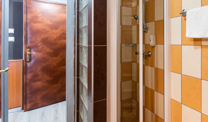 Nyerges Hotel Term�l Monor - Kedvezm�nyes �r csal�dok r�sz�re reggelivel (1 �jt�l)