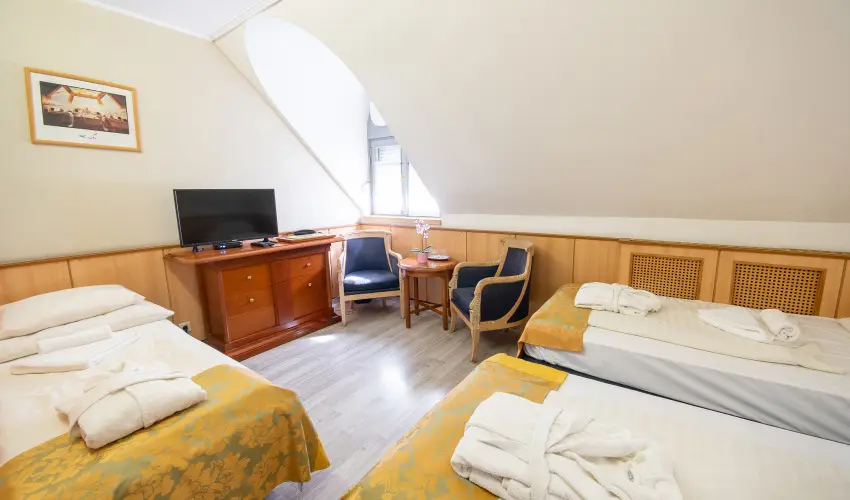 Nyerges Hotel Term�l Monor - Kedvezm�nyes �r csal�dok r�sz�re reggelivel (1 �jt�l)