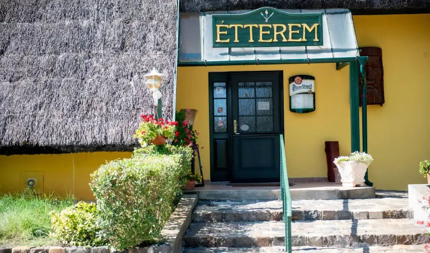 Nyerges Hotel Term�l Monor - Kedvezm�nyes �r csal�dok r�sz�re reggelivel (1 �jt�l)