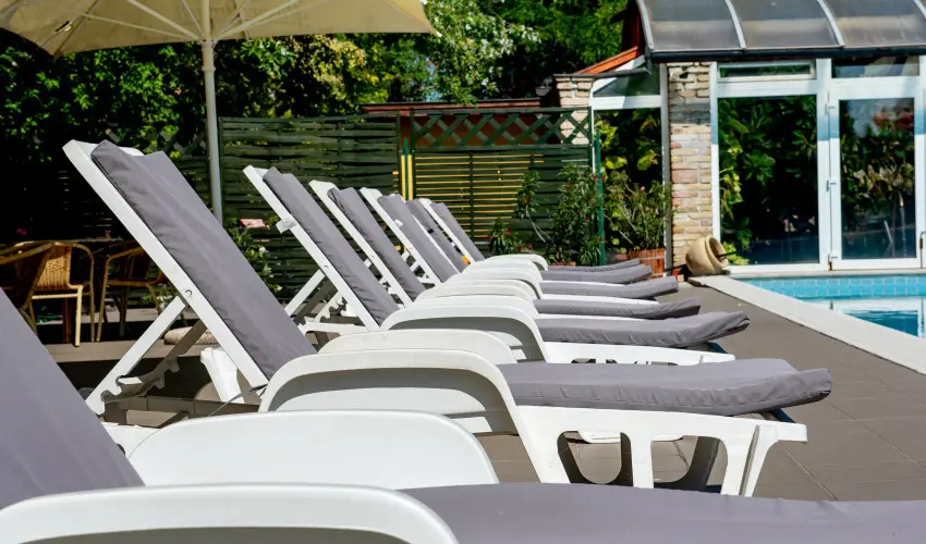 Nyerges Hotel Term�l Monor - Kedvezm�nyes �r csal�dok r�sz�re reggelivel (1 �jt�l)