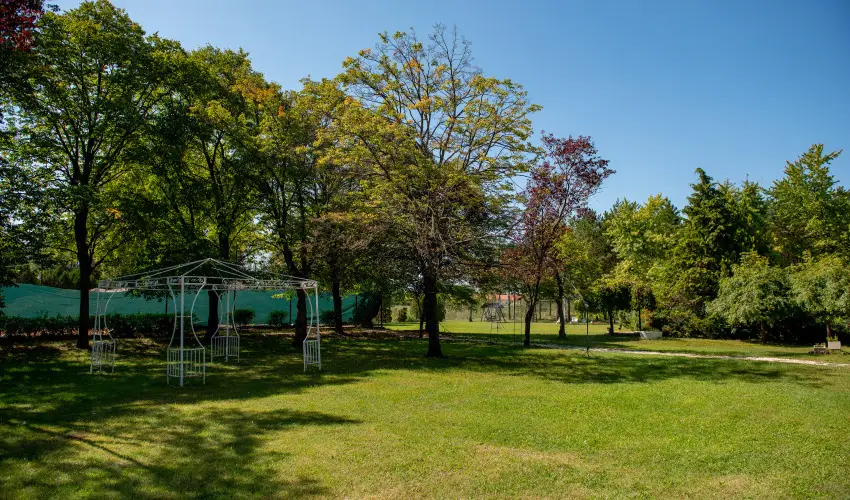 Nyerges Hotel Term�l Monor - Kedvezm�nyes �r csal�dok r�sz�re reggelivel (1 �jt�l)