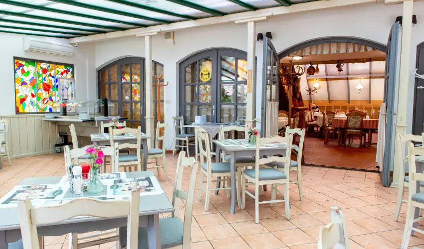 Nyerges Hotel Term�l Monor - Kedvezm�nyes �r csal�dok r�sz�re reggelivel (1 �jt�l)