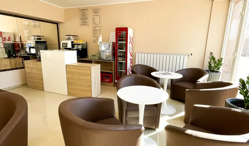 �reg-t� Hotel Tata - Kedvezm�nyes �r csal�dok r�sz�reak reggelis ell�t�ssal (1 �jt�l)