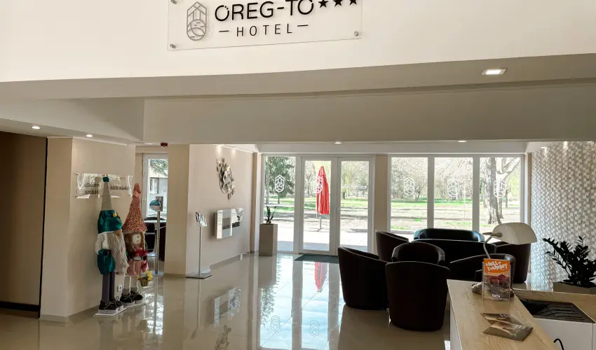 �reg-t� Hotel Tata - Kedvezm�nyes �r csal�dok r�sz�reak reggelis ell�t�ssal (1 �jt�l)