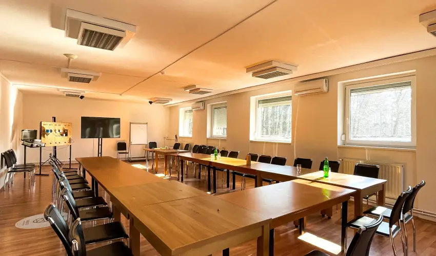 �reg-t� Hotel Tata - Kedvezm�nyes �r csal�dok r�sz�reak reggelis ell�t�ssal (1 �jt�l)