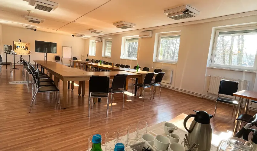 �reg-t� Hotel Tata - Kedvezm�nyes �r csal�dok r�sz�reak reggelis ell�t�ssal (1 �jt�l)