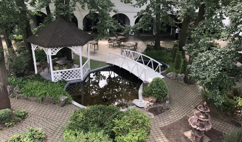 �reg-t� Hotel Tata - Kedvezm�nyes �r csal�dok r�sz�reak reggelis ell�t�ssal (1 �jt�l)