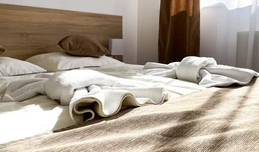 �reg-t� Hotel Tata - Kedvezm�nyes �r csal�dok r�sz�reak reggelis ell�t�ssal (1 �jt�l)