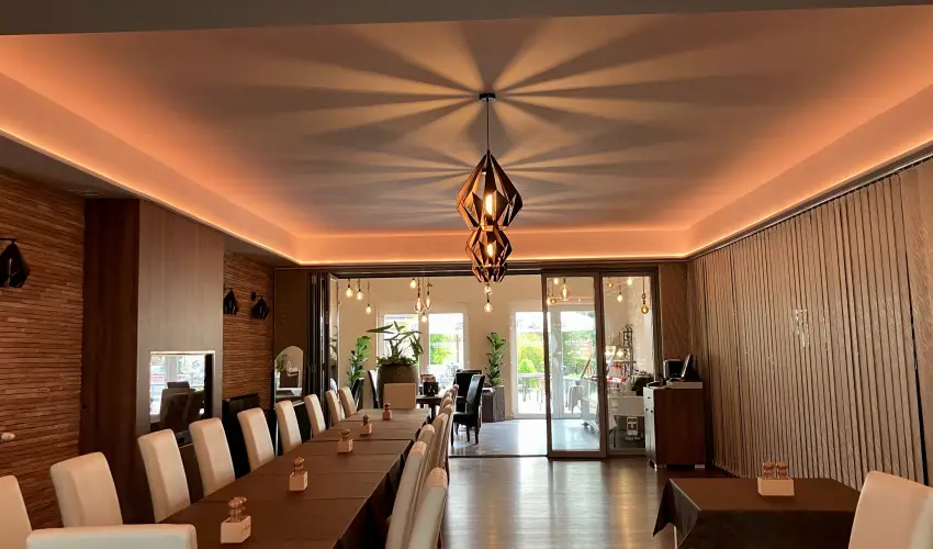 �reg-t� Hotel Tata - Kedvezm�nyes �r csal�dok r�sz�reak reggelis ell�t�ssal (1 �jt�l)