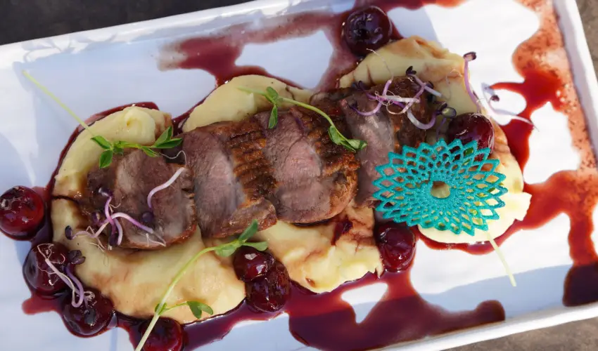 �reg-t� Hotel Tata - Kedvezm�nyes �r csal�dok r�sz�reak reggelis ell�t�ssal (1 �jt�l)