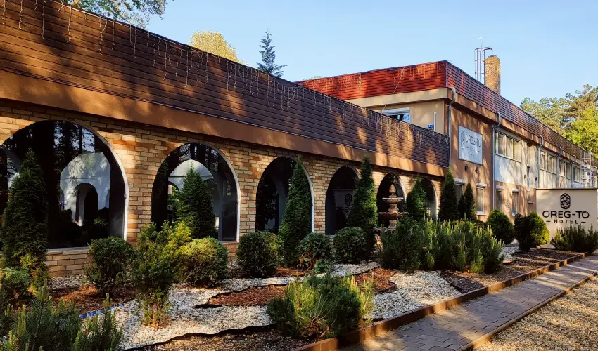 �reg-t� Hotel Tata - Kedvezm�nyes �r csal�dok r�sz�reak reggelis ell�t�ssal (1 �jt�l)