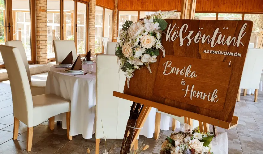 �reg-t� Hotel Tata - Kedvezm�nyes �r csal�dok r�sz�reak reggelis ell�t�ssal (1 �jt�l)