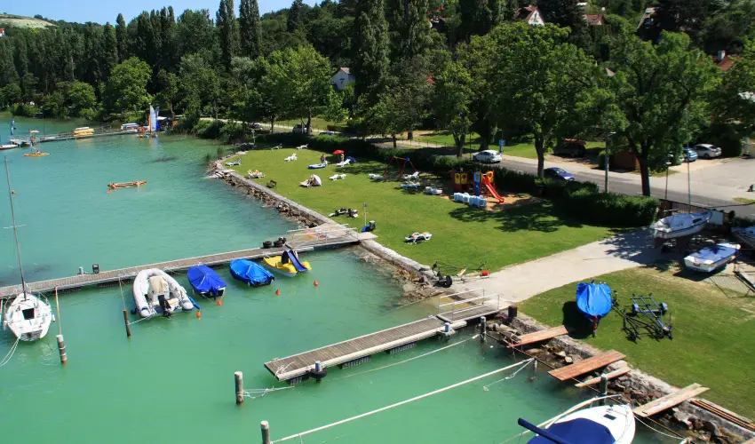 Aquilo Hotel Panorma Tihany Tihany - Kedvezmnyes r csaldok rszreak reggelis elltssal (1 jtl)