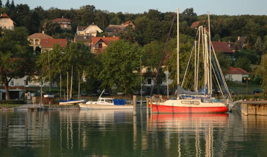 Aquilo Hotel Panorma Tihany Tihany - Kedvezmnyes r csaldok rszreak reggelis elltssal (1 jtl)
