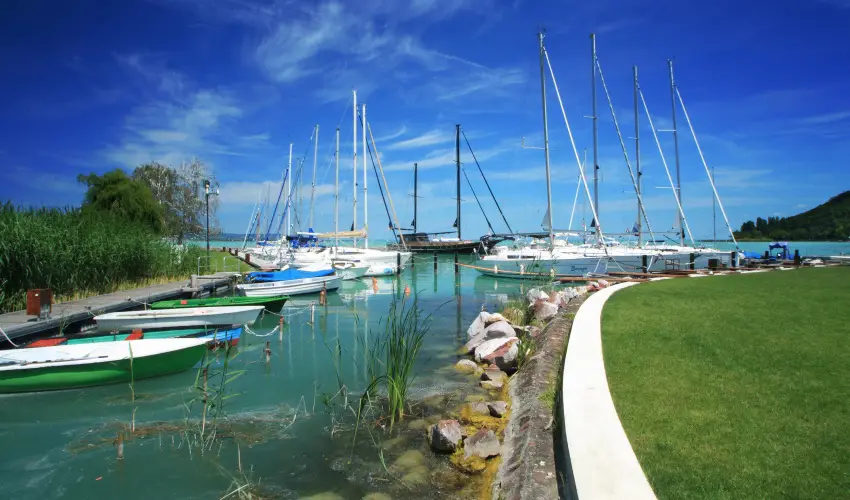 Aquilo Hotel Panorma Tihany Tihany - Kedvezmnyes r csaldok rszreak reggelis elltssal (1 jtl)