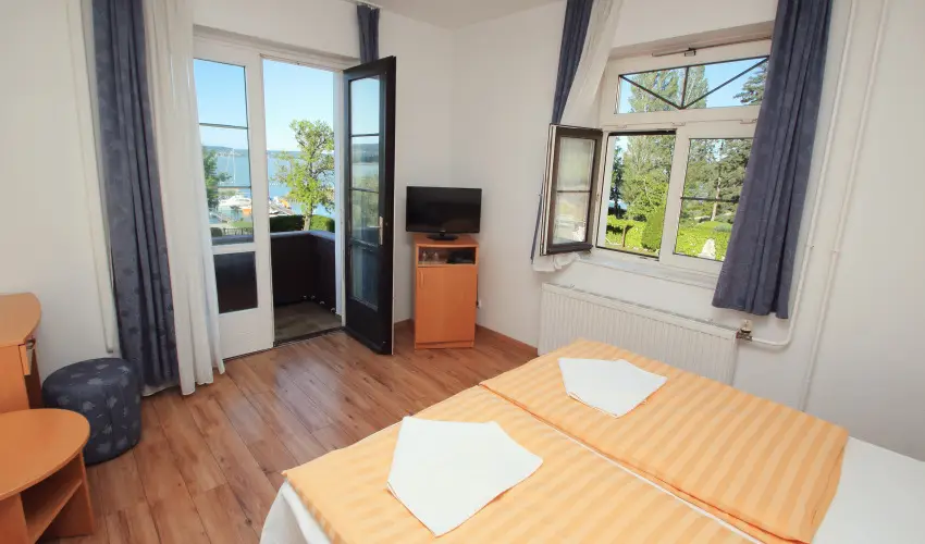 Aquilo Hotel Panorma Tihany Tihany - Kedvezmnyes r csaldok rszreak reggelis elltssal (1 jtl)