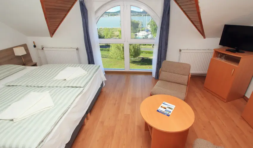 Aquilo Hotel Panorma Tihany Tihany - Kedvezmnyes r csaldok rszreak reggelis elltssal (1 jtl)