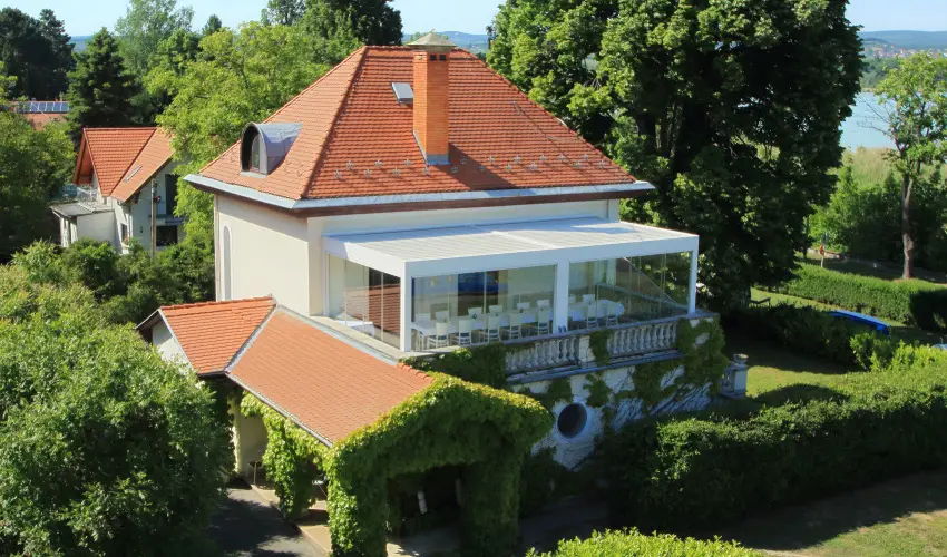 Aquilo Hotel Panorma Tihany Tihany - Kedvezmnyes r csaldok rszreak reggelis elltssal (1 jtl)